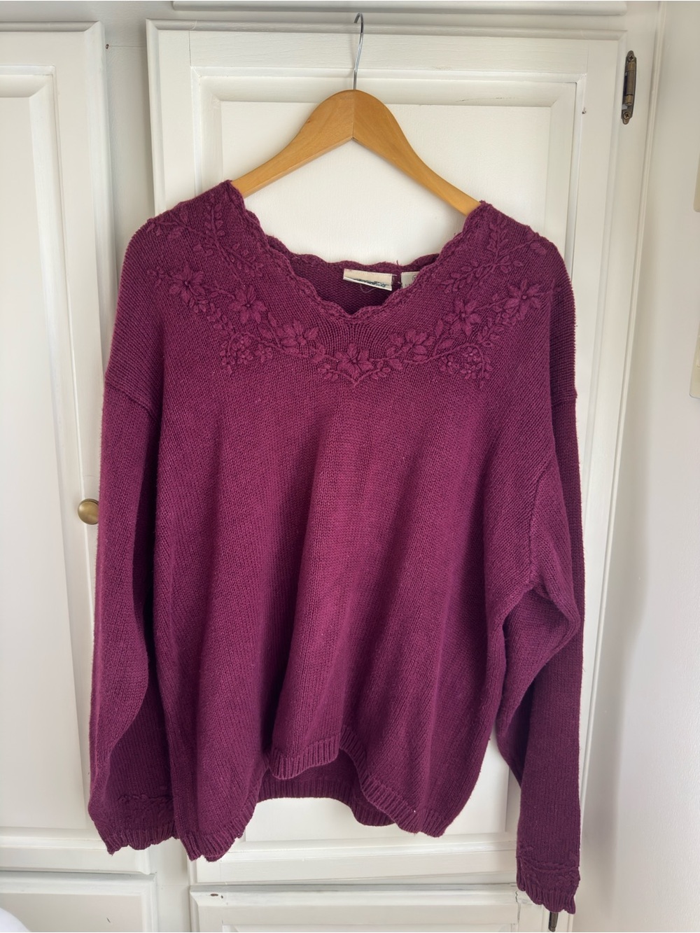 Vintage Northern Reflections Embroidered V-Neck Sweater in Plum